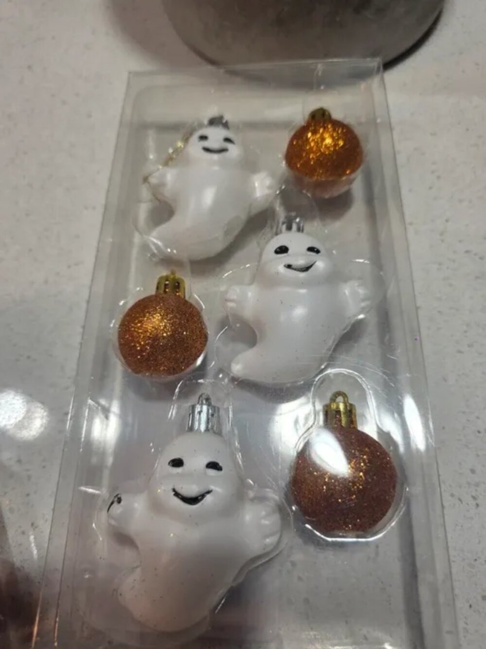 Glass and glitter Halloween ornament set, 3 ghost ornaments with 3 gold glitter - Picture 3 of 3